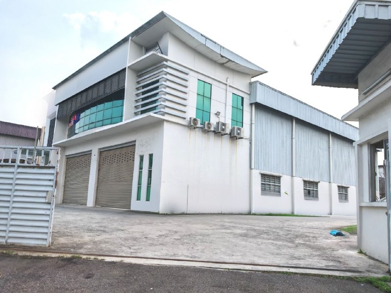 Jalan Kempas Utama — Detached Factory for Sale or Rent — photo 2