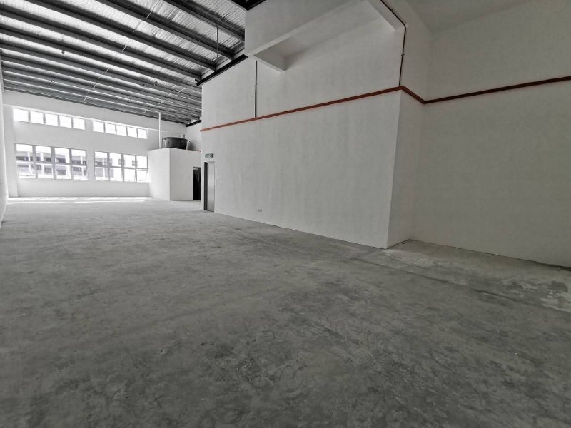 Desa Cemerlang — Factory for Rent