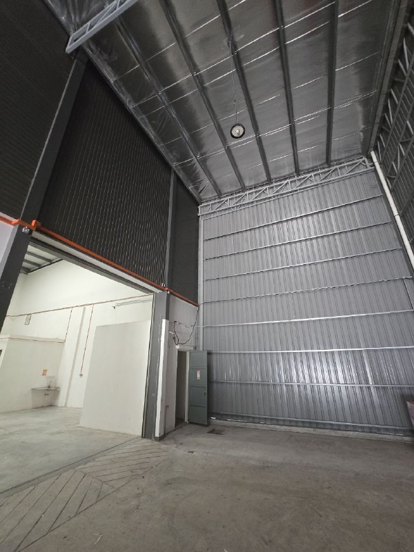 Eco Business Park 1 Phase 1 (Jalan Ekoperniagaan 1) — 1.5 Storey Cluster Factory (Corner lot) for Rent — photo 2
