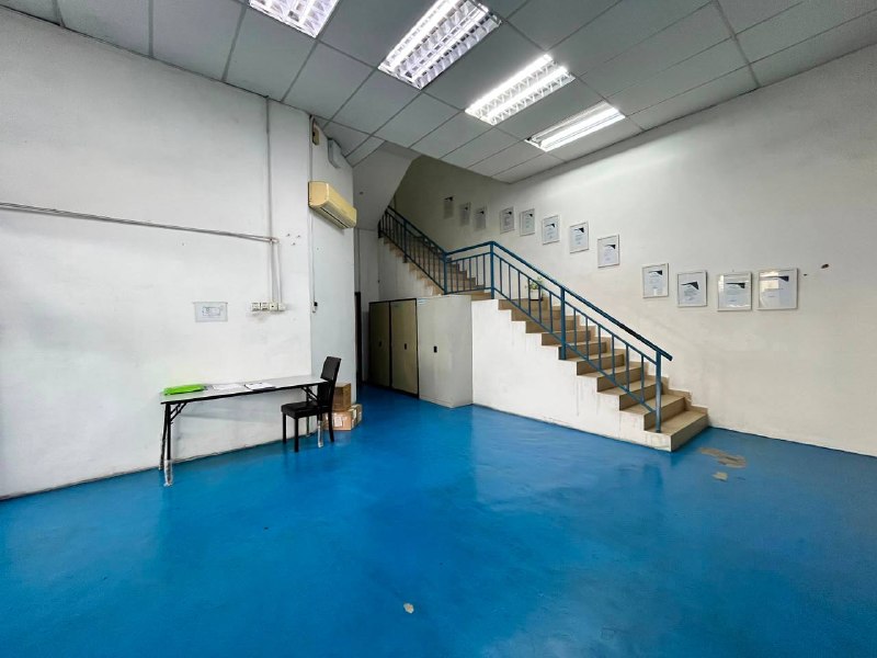 Nusa Cemerlang — 1.5 Storey Semi Detached Factory for Sale — photo 2