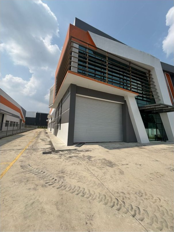 Desa Cemerlang Type H Semi-Detached Factory for Sale — 21,131 sqft Land — photo 2