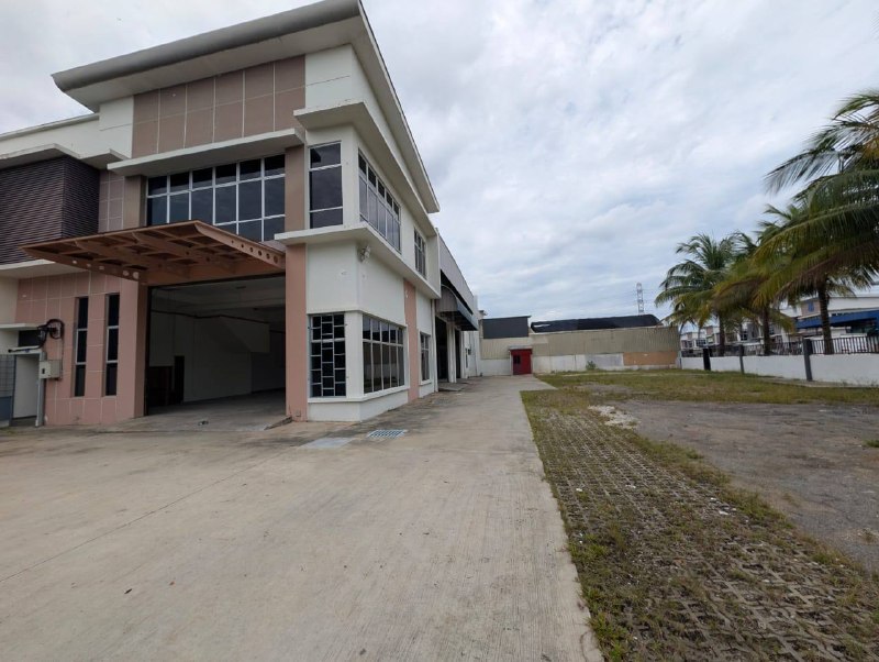 Lagenda Industrial Park — 1.5 Storey Cluster Factory for Rent