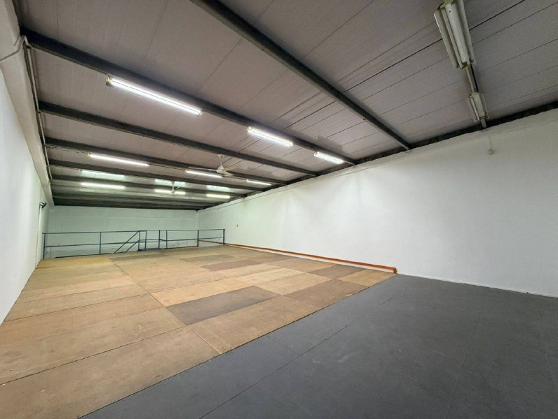 Industrial Jaya — 1.5 Storey Terrace Factory for Rent — photo 3