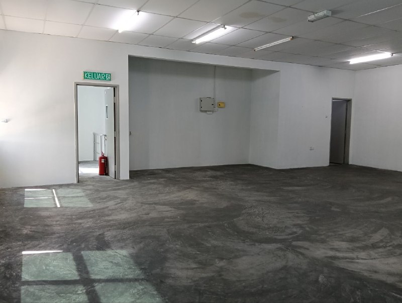 Tmn Perindustrian Tropika ( Desa Cemerlang ) — Single Storey Cluster Semi D with 2 storey office block for Rent — photo 7