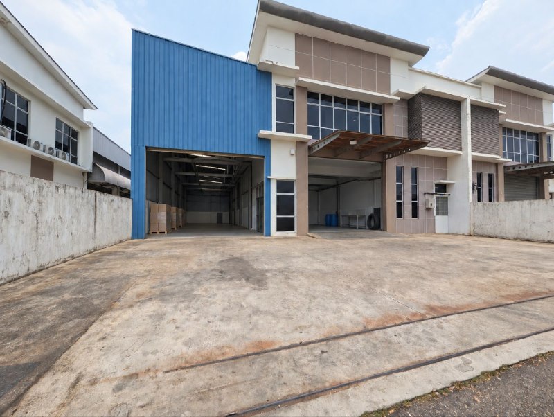Lagenda Putra Industrial, Kulai — Single Storey Cluster Factory for Sale — photo 1