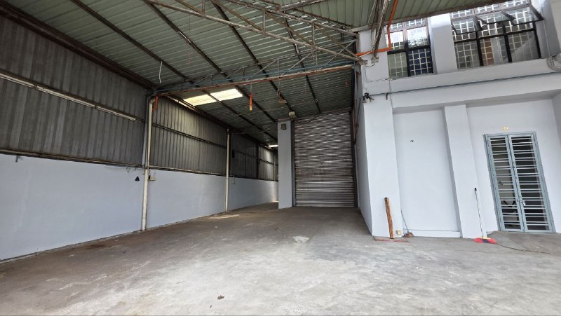 Taman Sri Yaacob — 1.5 Storey Semi-D Factory for Rent — photo 4