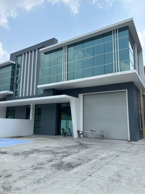 Desa Cemerlang Cluster Factory for Sale — 9,752 sqft Land — photo 1