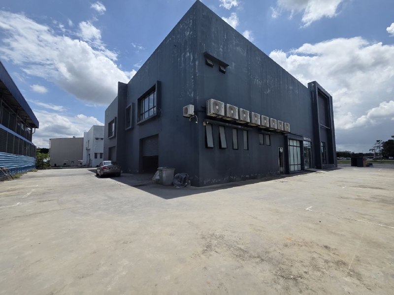 Eco Business Park 3 Main-Road Semi-Detached Factory Pair for Sale or Rent — photo 3