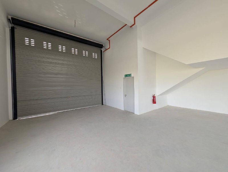 Kulai — 1.5 Storey Terrace Factory for Rent — photo 5