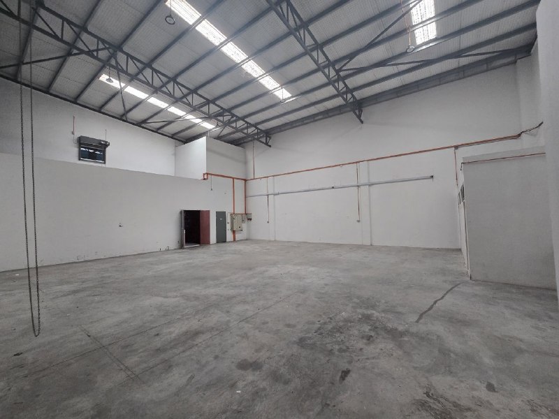 Eco Business Park 1 Phase 1 (Jalan Ekoperniagaan 1) — 1.5 Storey Cluster Factory (Corner lot) for Rent — photo 1