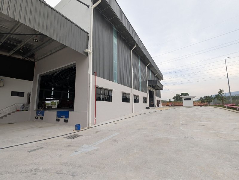 Bandar Indahpura, Kulai — Detached Factory with 3-Storey Office for Rent — photo 2