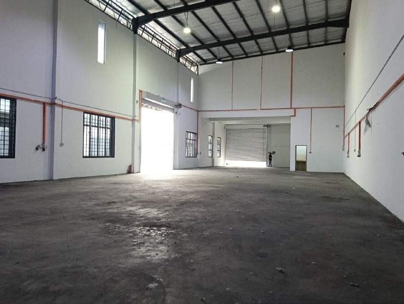 Tmn Perindustrian Tropika ( Desa Cemerlang ) — Single Storey Cluster Semi D with 2 storey office block for Rent — photo 3