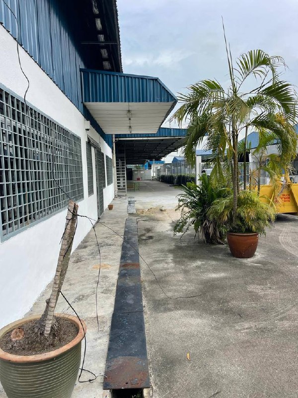 Kawasan Perindustrian Ulu Tiram, Ulu Tiram — 1.5 Storey Detached Factory for Rent — photo 1