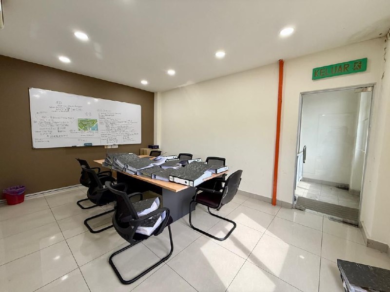 Kawasan Perindustrian Taman Johor — 1.5 Storey Semi-detached Factory for Rent — photo 3