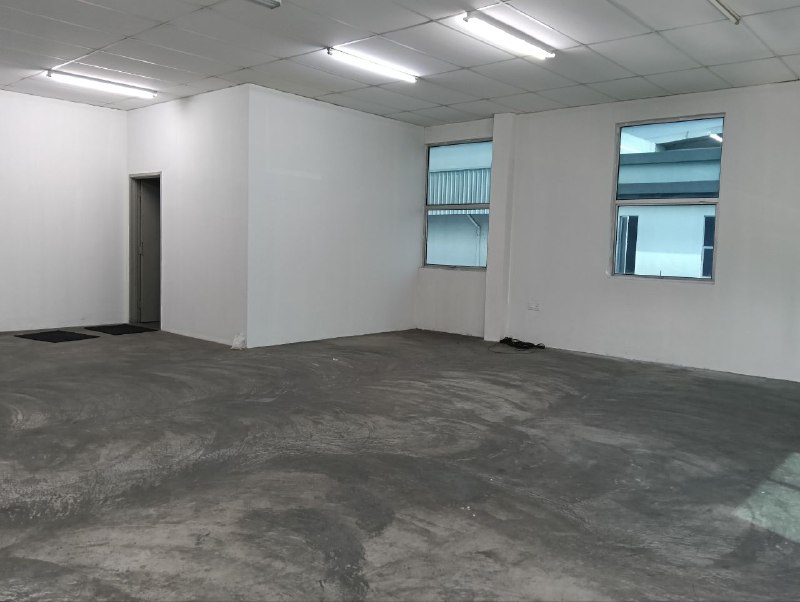 Tmn Perindustrian Tropika ( Desa Cemerlang ) — Single Storey Cluster Semi D with 2 storey office block for Rent — photo 8