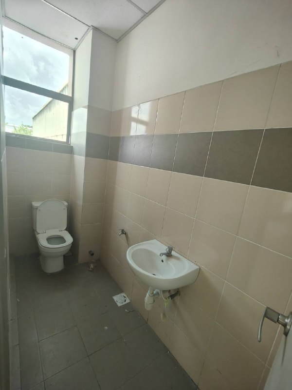 Desa Cemerlang — Semi-detached factory for Rent — photo 2