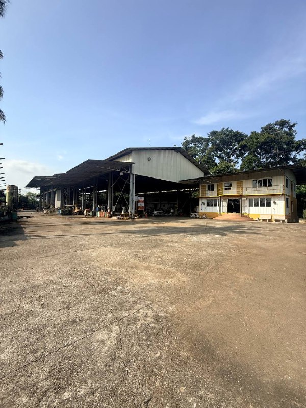 SEELONG — Industrial land with open shed factory for Sale — photo 1