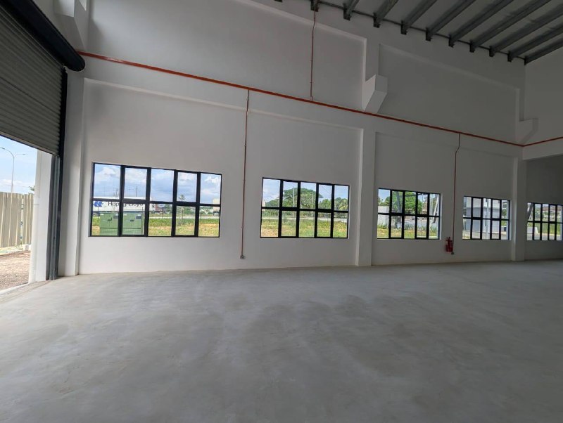 Kulai — 1.5 Storey Terrace Factory for Rent — photo 4