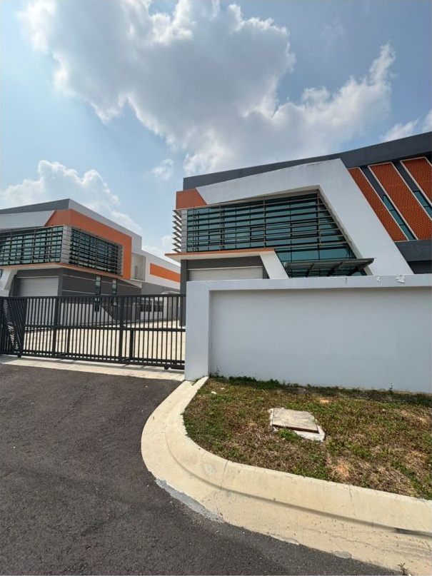 Desa Cemerlang Type H Semi-Detached Factory for Sale — 21,131 sqft Land — photo 3