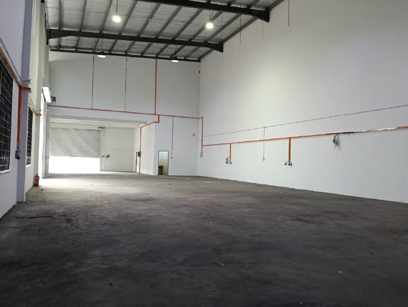 Tmn Perindustrian Tropika ( Desa Cemerlang ) — Single Storey Cluster Semi D with 2 storey office block for Rent — photo 4